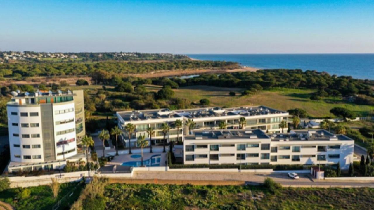 Apartamentos Cavalo Preto Beach Resort كوارتيرا المظهر الخارجي الصورة